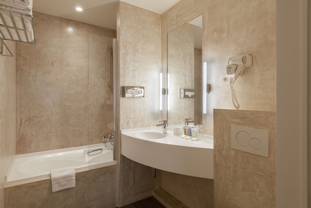 Dukes’ Academie – by Dukes’ Hotel Collection — Hotel rooms in Bruges, Flanders