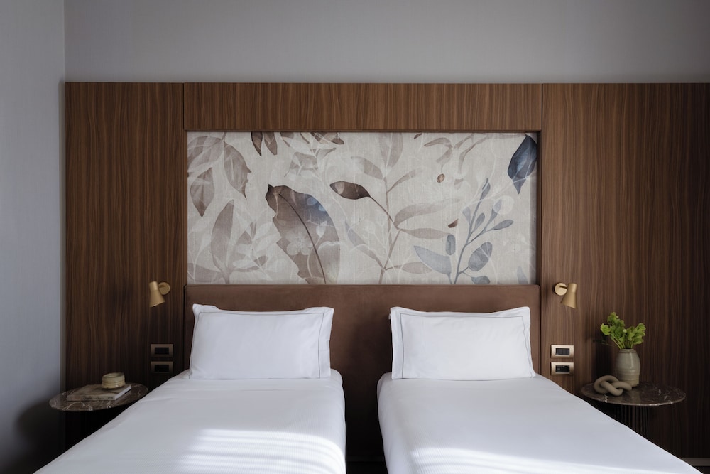 Hotel Cristoforo Colombo – Preferred Hotels & Resorts — Hotel rooms in Milan, Lombardy