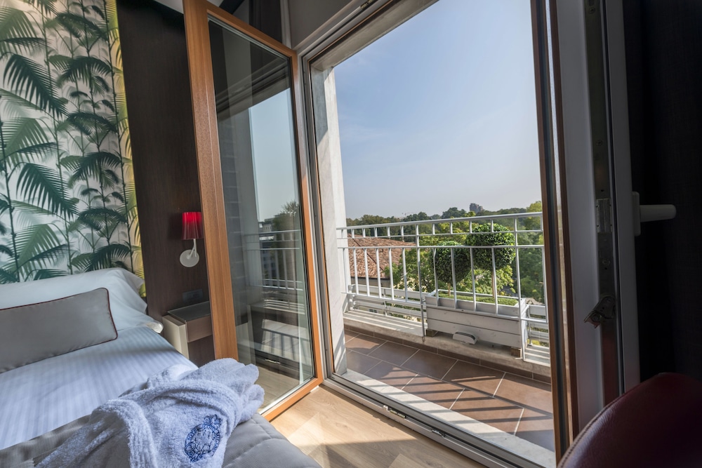 Hotel Manin — Hotel rooms in Milan, Lombardy