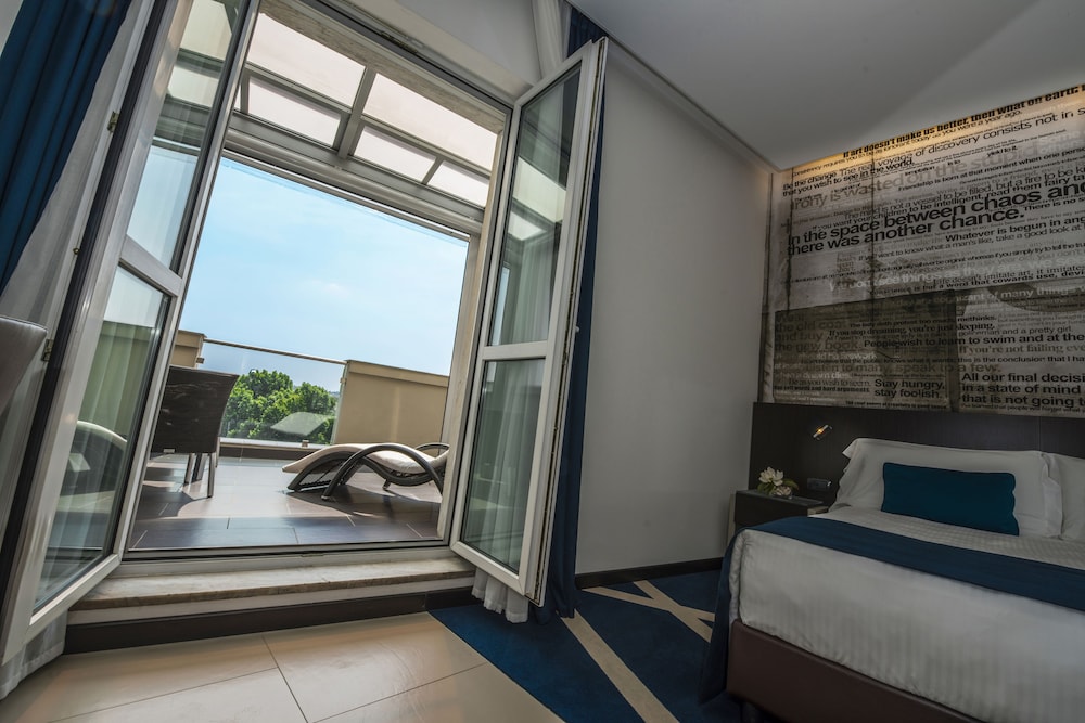 Hotel Manin — Hotel rooms in Milan, Lombardy