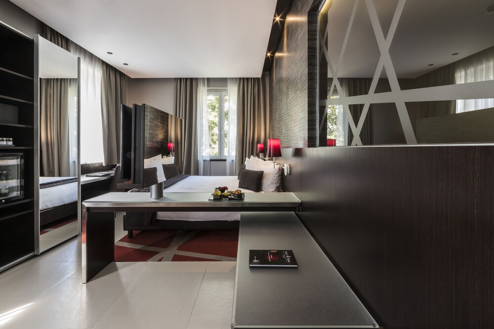 Hotel Manin — Hotel rooms in Milan, Lombardy