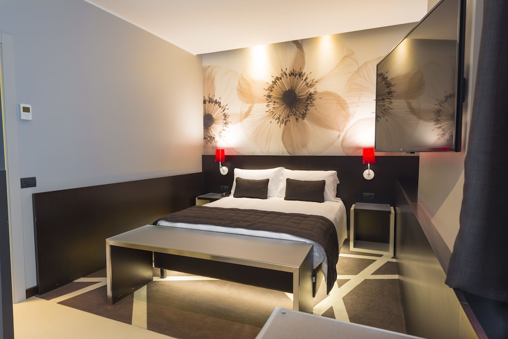 Hotel Manin — Hotel rooms in Milan, Lombardy