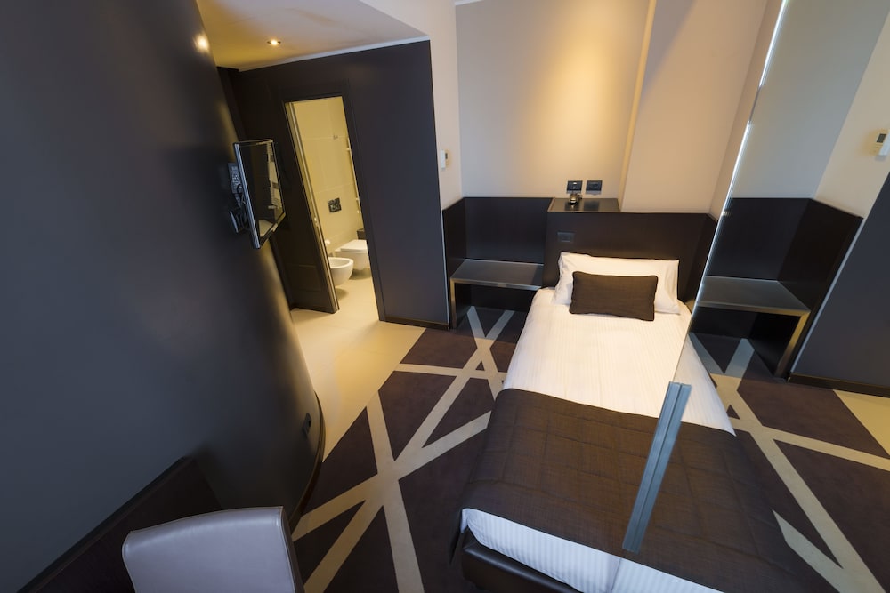 Hotel Manin — Hotel rooms in Milan, Lombardy