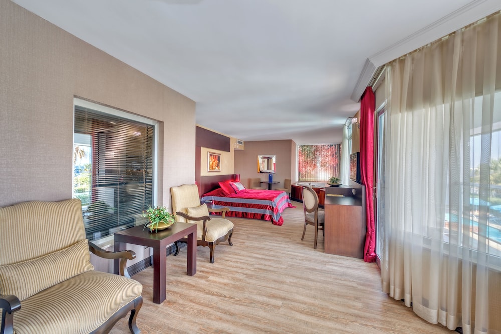 Sealife Family Resort Hotel — Hotel rooms in Antalya