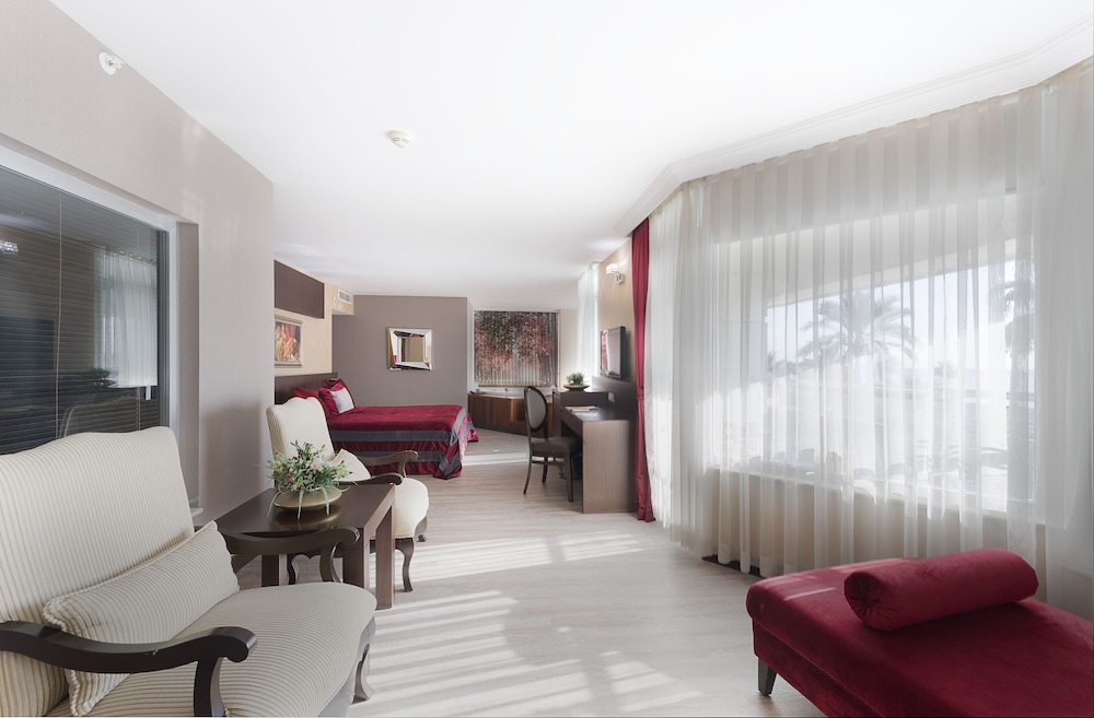 Sealife Family Resort Hotel — Hotel rooms in Antalya