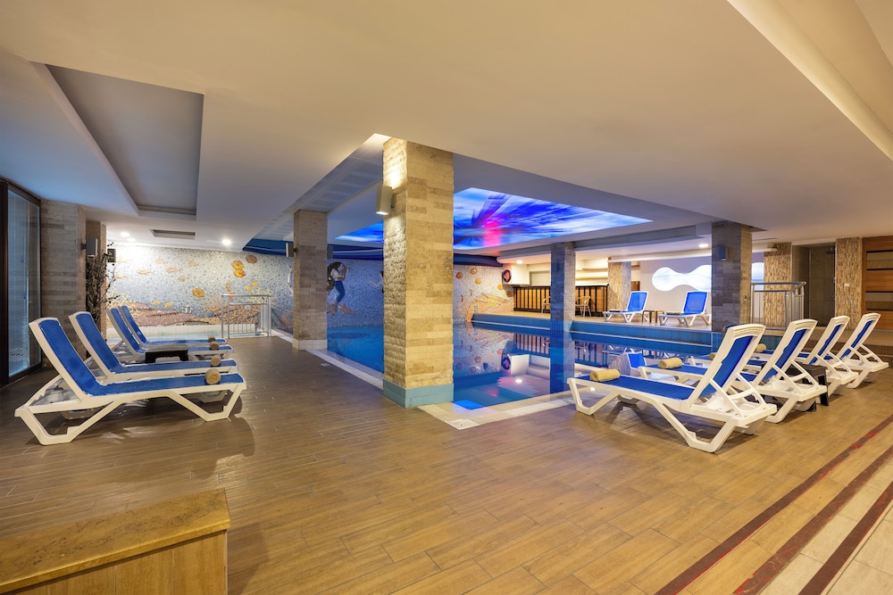 Sealife Family Resort Hotel — Swimming pool in Antalya