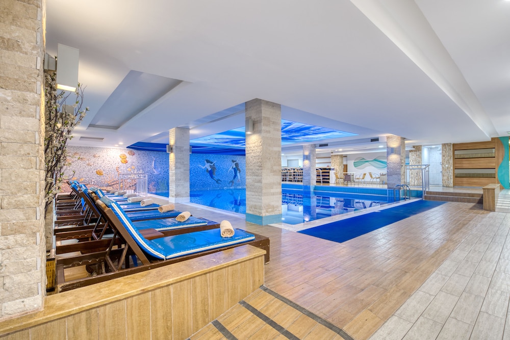 Sealife Family Resort Hotel — Swimming pool in Antalya