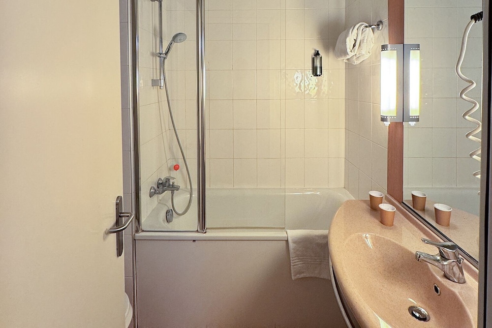 a&o Hostel Milano Ca Granda — Hotel rooms in Milan, Lombardy