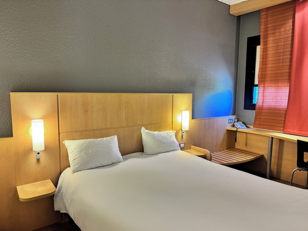 a&o Hostel Milano Ca Granda — Hotel rooms in Milan, Lombardy