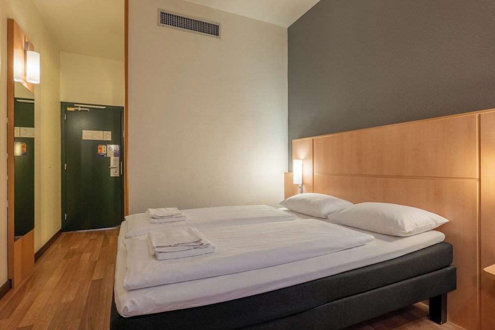 a&o Hostel Milano Ca Granda — Hotel rooms in Milan, Lombardy