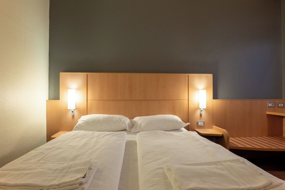 a&o Hostel Milano Ca Granda — Hotel rooms in Milan, Lombardy