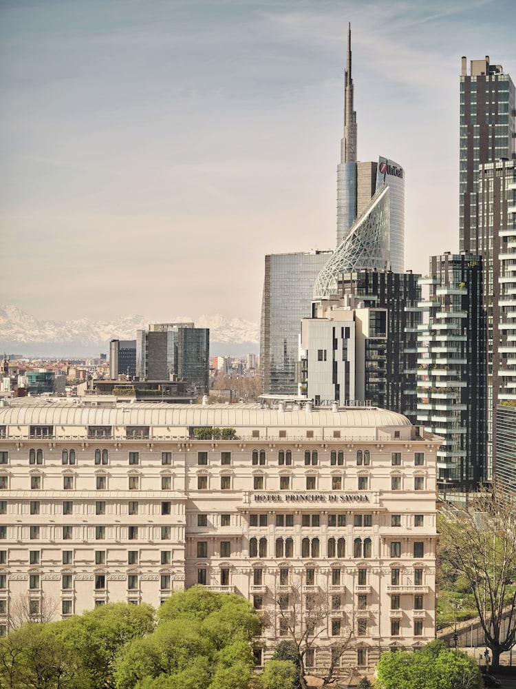 Hotel Principe Di Savoia — Hotel building in Milan, Lombardy