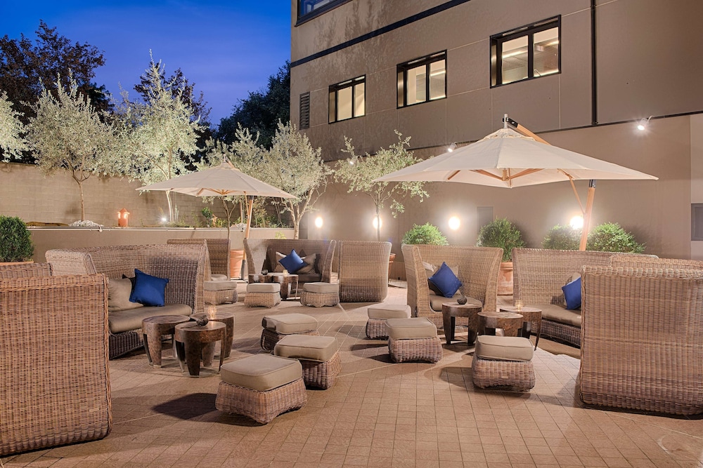 Radisson Blu Hotel, Milan — Hotel building in Milan, Lombardy