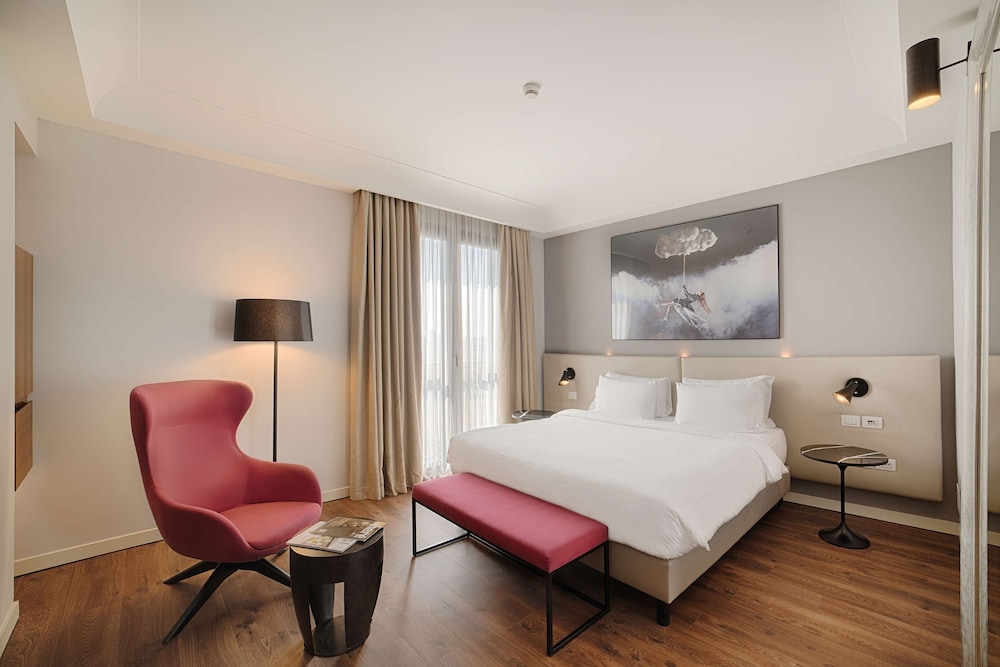 Radisson Blu Hotel, Milan — Hotel rooms in Milan, Lombardy