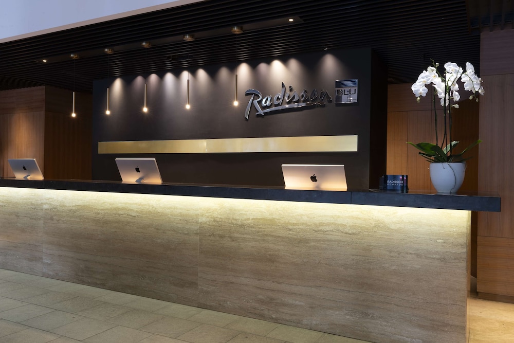 Radisson Blu Hotel, Milan — Hotel building in Milan, Lombardy