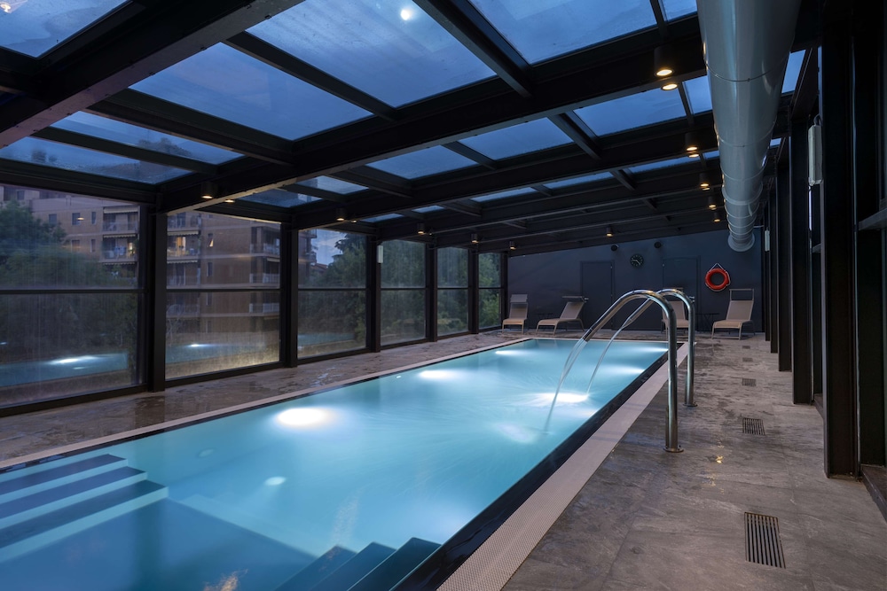 Radisson Blu Hotel, Milan — Swimming pool in Milan, Lombardy