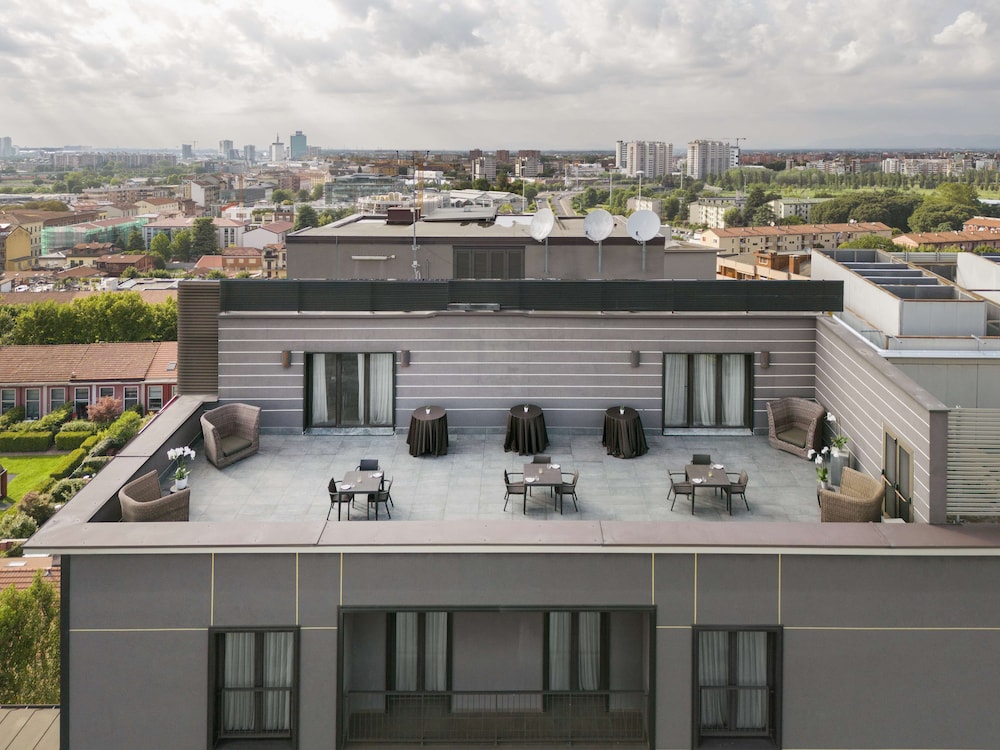 Radisson Blu Hotel, Milan — Hotel building in Milan, Lombardy