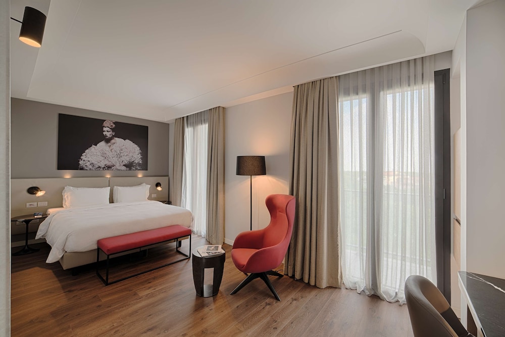 Radisson Blu Hotel, Milan — Hotel rooms in Milan, Lombardy