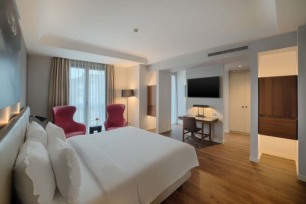 Radisson Blu Hotel, Milan — Hotel rooms in Milan, Lombardy