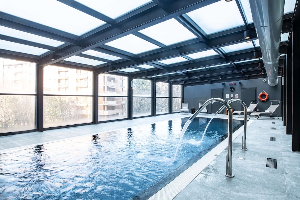 Radisson Blu Hotel, Milan — Swimming pool in Milan, Lombardy