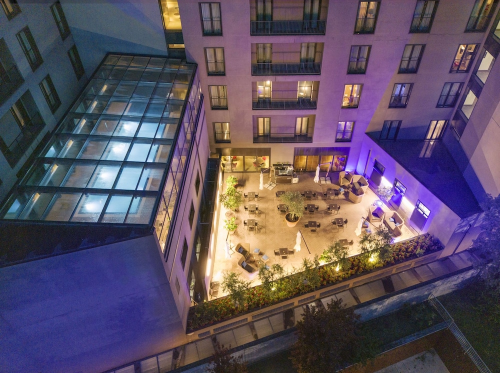 Radisson Blu Hotel, Milan — Hotel building in Milan, Lombardy