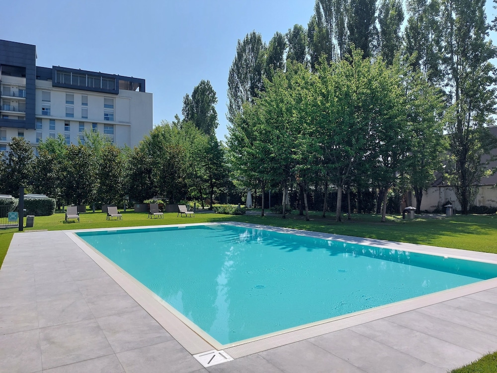 Crowne Plaza Milan Nolo by IHG — Swimming pool in Milan, Lombardy
