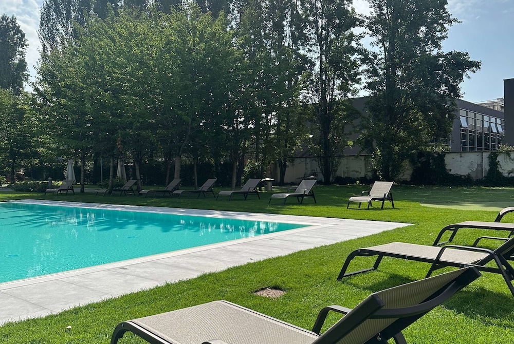 Crowne Plaza Milan Nolo by IHG — Swimming pool in Milan, Lombardy