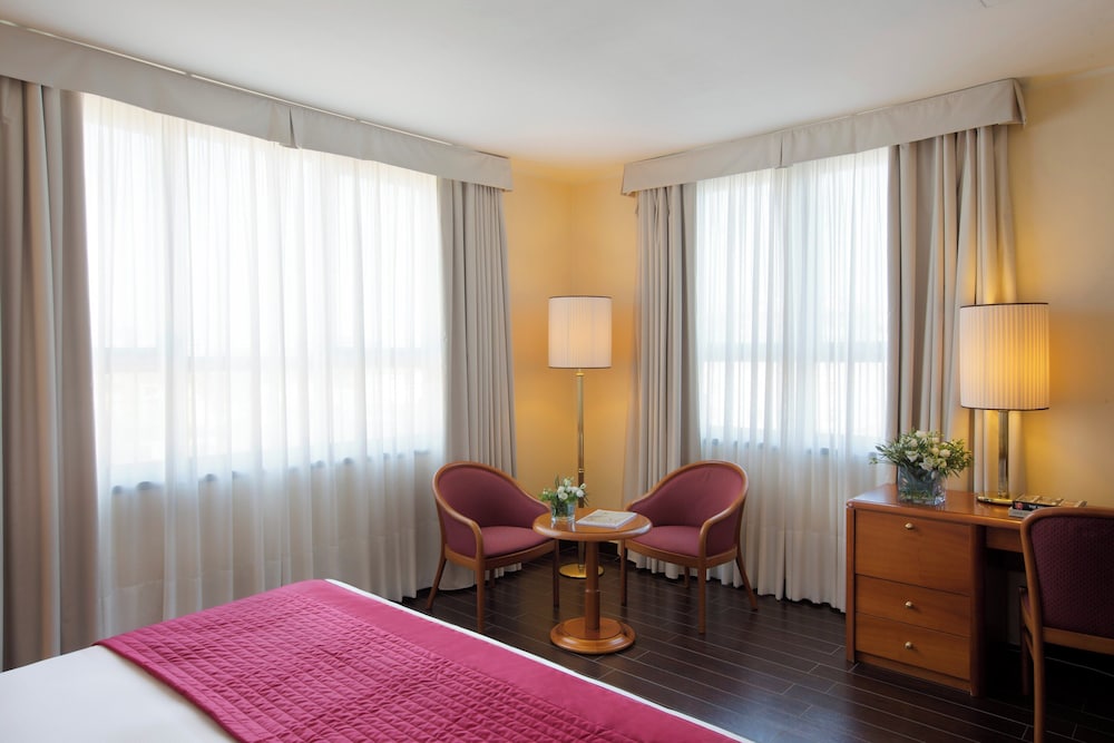 Starhotels Business Palace — Hotel rooms in Milan, Lombardy
