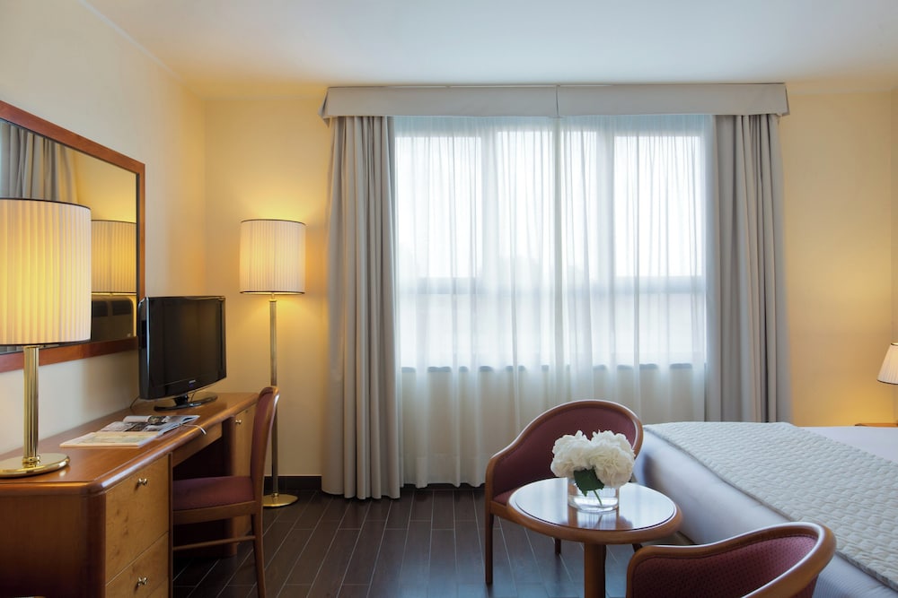 Starhotels Business Palace — Hotel rooms in Milan, Lombardy