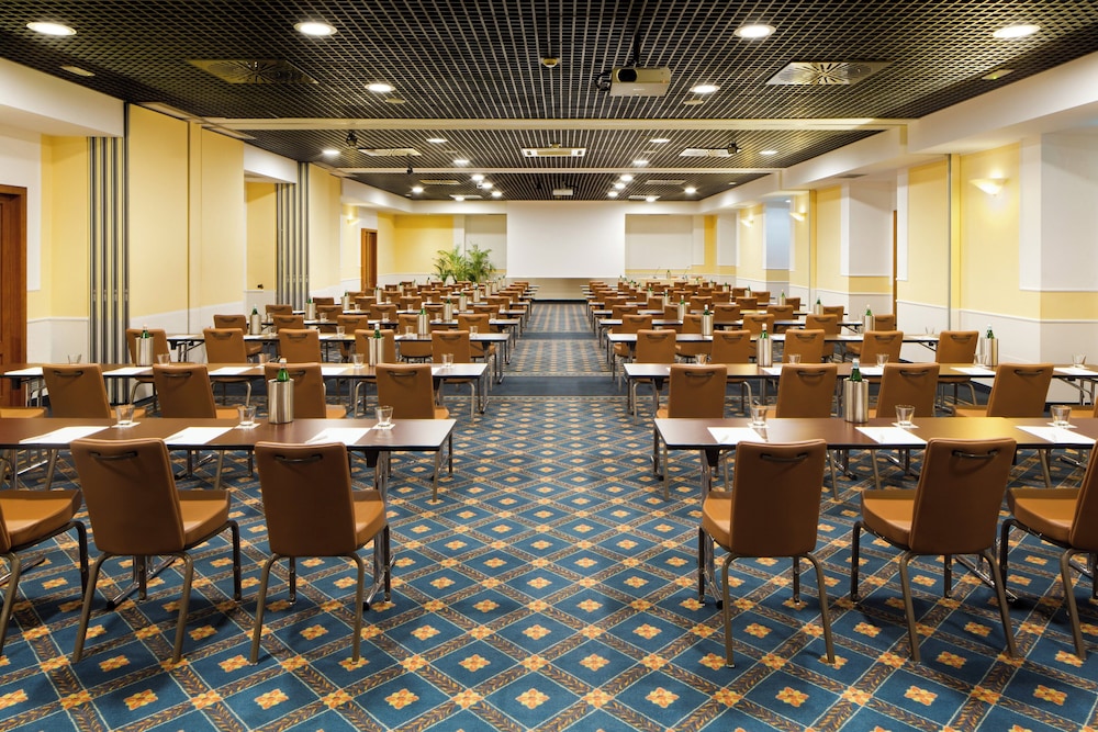 Starhotels Business Palace — Hotel building in Milan, Lombardy