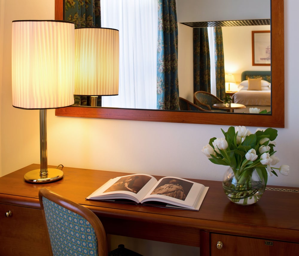 Starhotels Business Palace — Hotel rooms in Milan, Lombardy