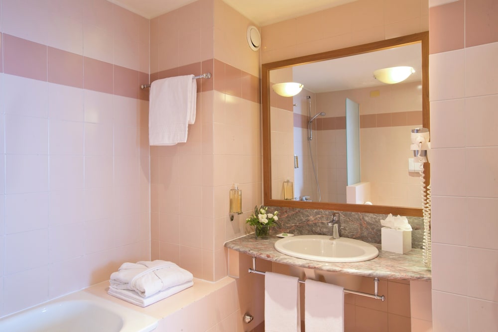Starhotels Business Palace — Hotel rooms in Milan, Lombardy