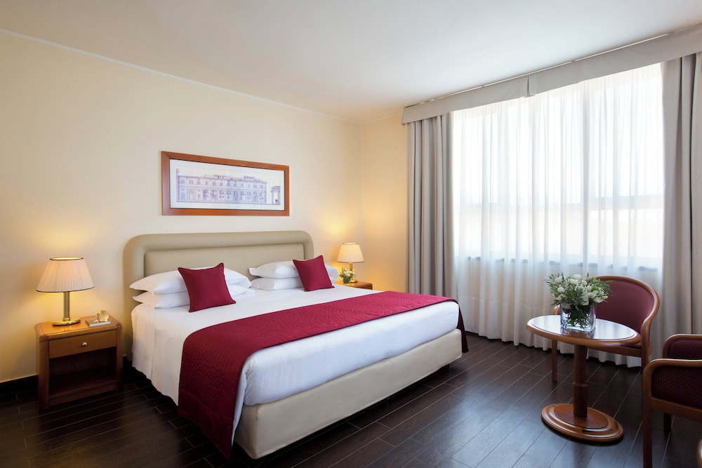 Starhotels Business Palace — Hotel rooms in Milan, Lombardy