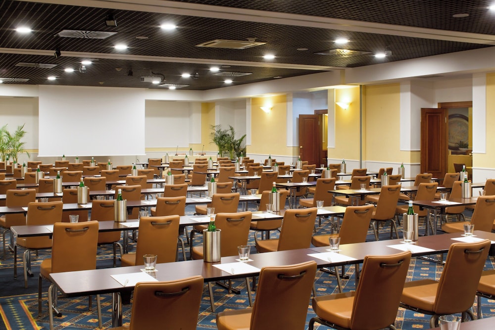 Starhotels Business Palace — Hotel building in Milan, Lombardy