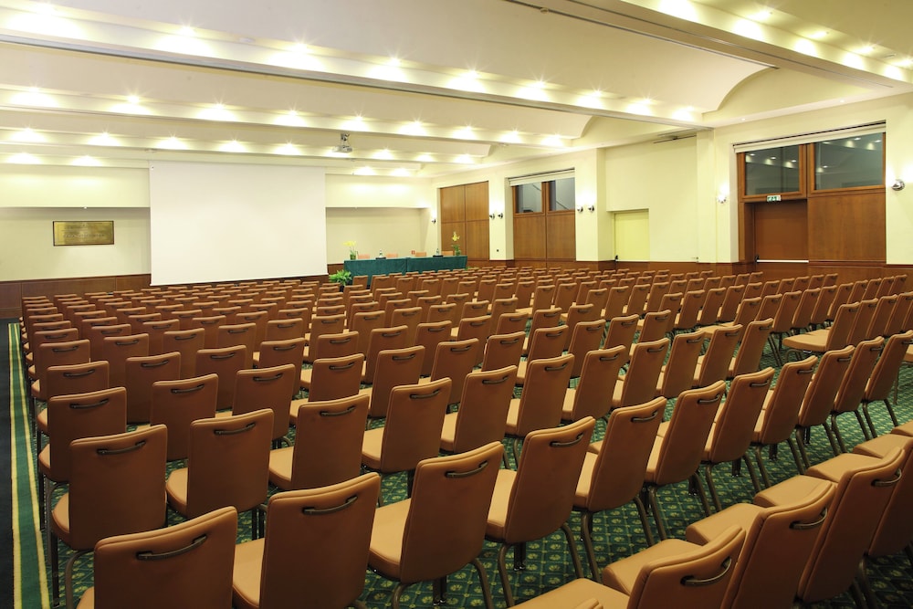 Starhotels Business Palace — Hotel building in Milan, Lombardy