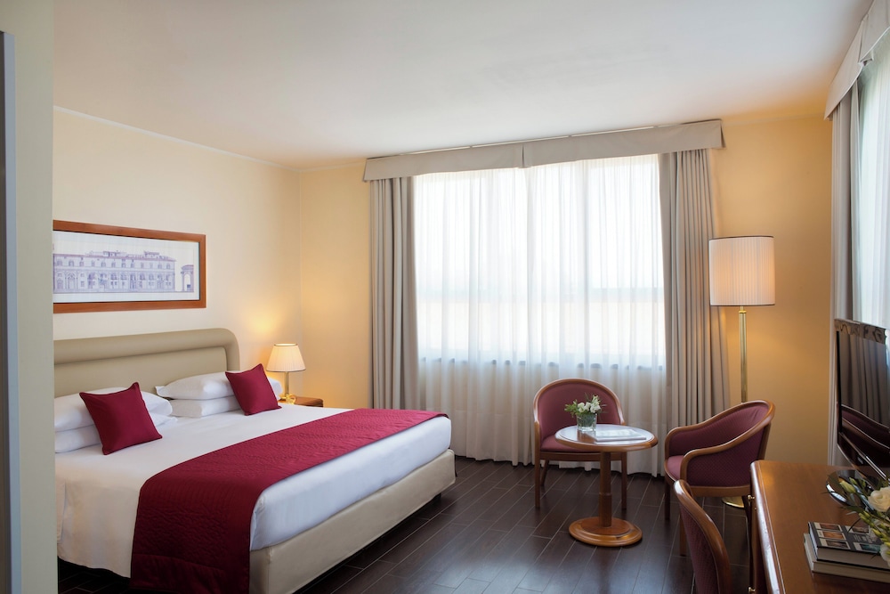 Starhotels Business Palace — Hotel rooms in Milan, Lombardy