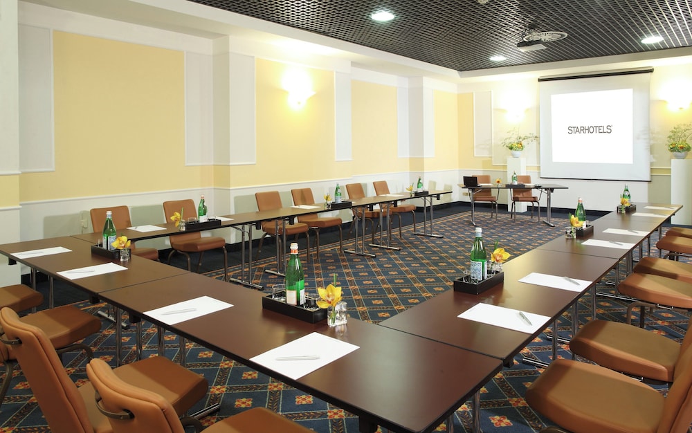 Starhotels Business Palace — Hotel building in Milan, Lombardy