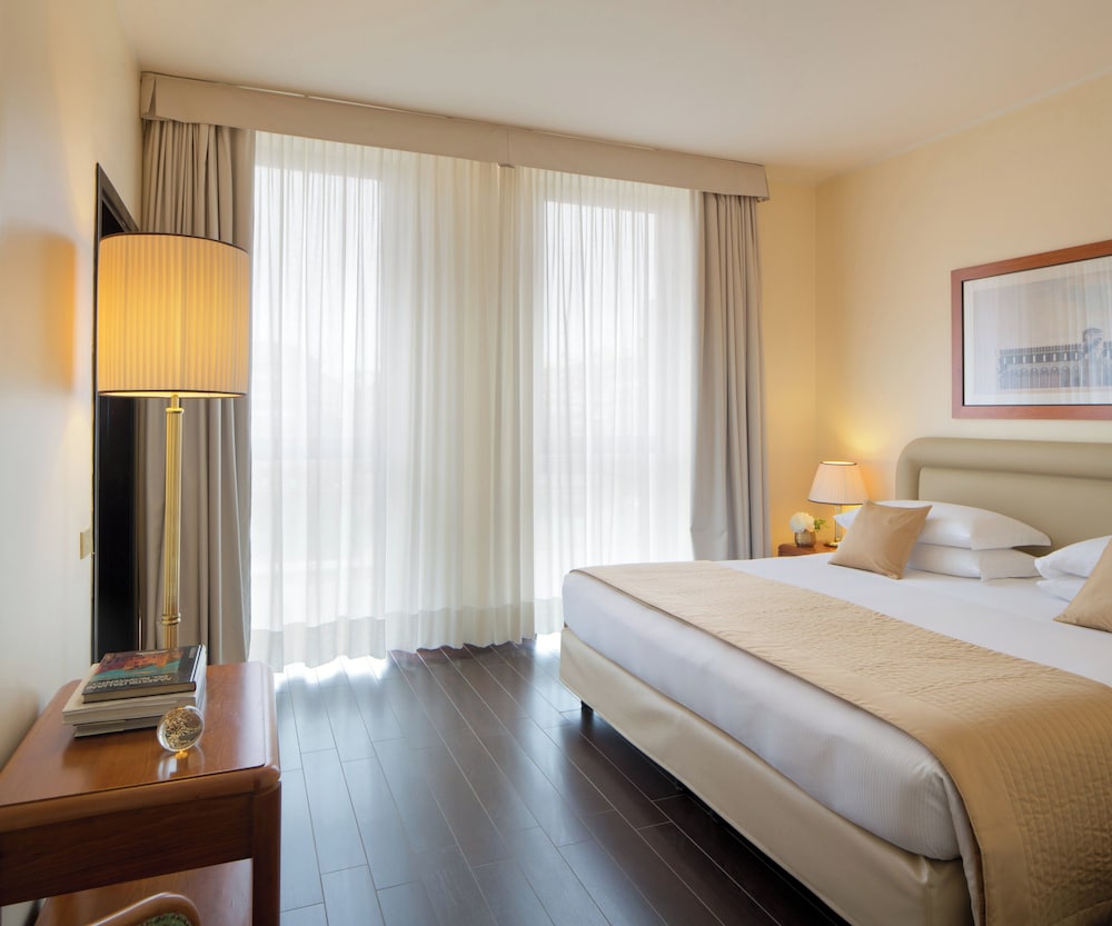 Starhotels Business Palace — Hotel rooms in Milan, Lombardy