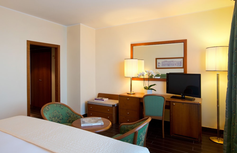 Starhotels Business Palace — Hotel rooms in Milan, Lombardy