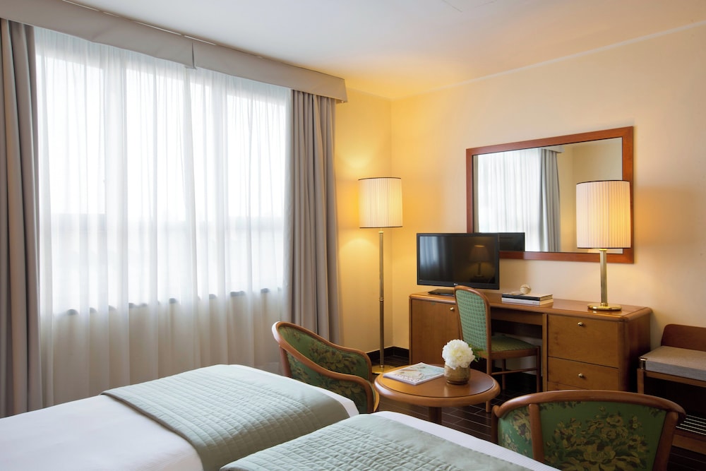 Starhotels Business Palace — Hotel rooms in Milan, Lombardy