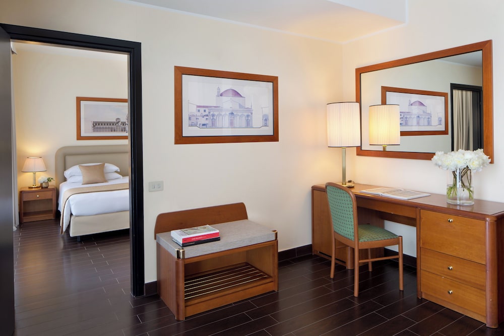 Starhotels Business Palace — Hotel rooms in Milan, Lombardy