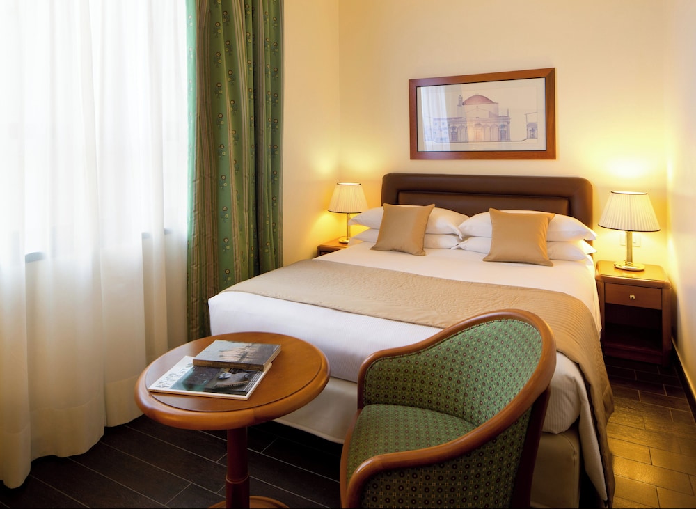 Starhotels Business Palace — Hotel rooms in Milan, Lombardy