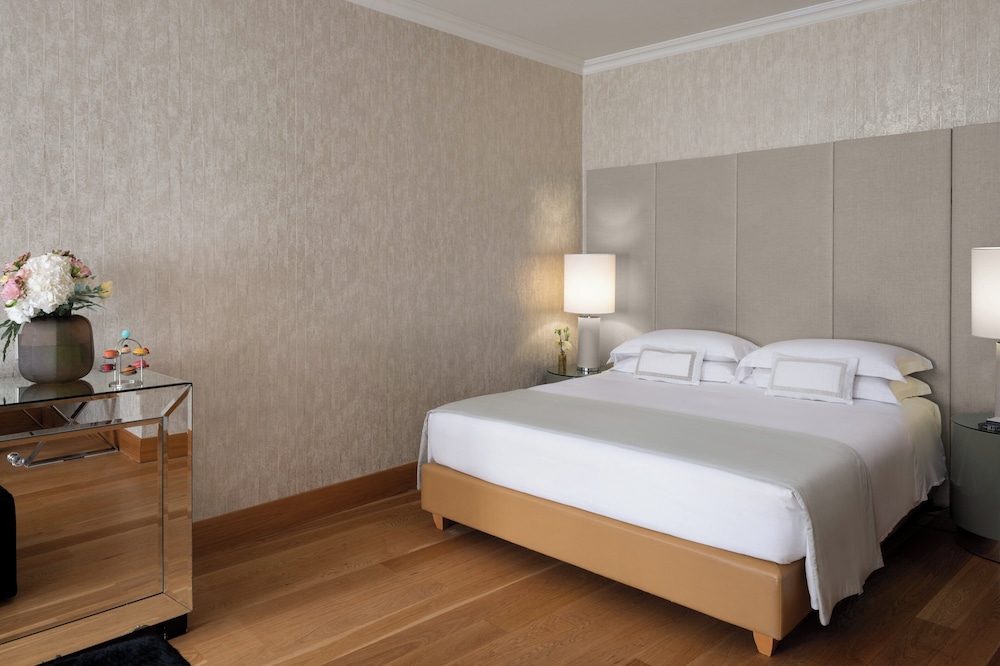 Rosa Grand Milano - Starhotels Collezione — Hotel rooms in Milan, Lombardy