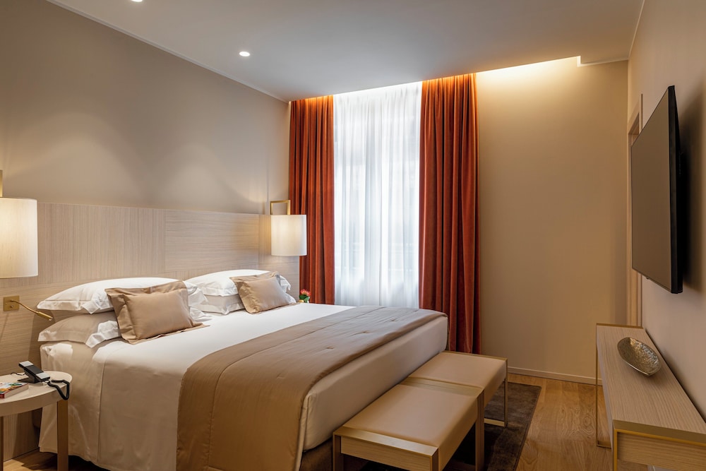 Rosa Grand Milano - Starhotels Collezione — Hotel rooms in Milan, Lombardy