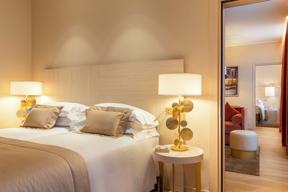 Rosa Grand Milano - Starhotels Collezione — Hotel rooms in Milan, Lombardy