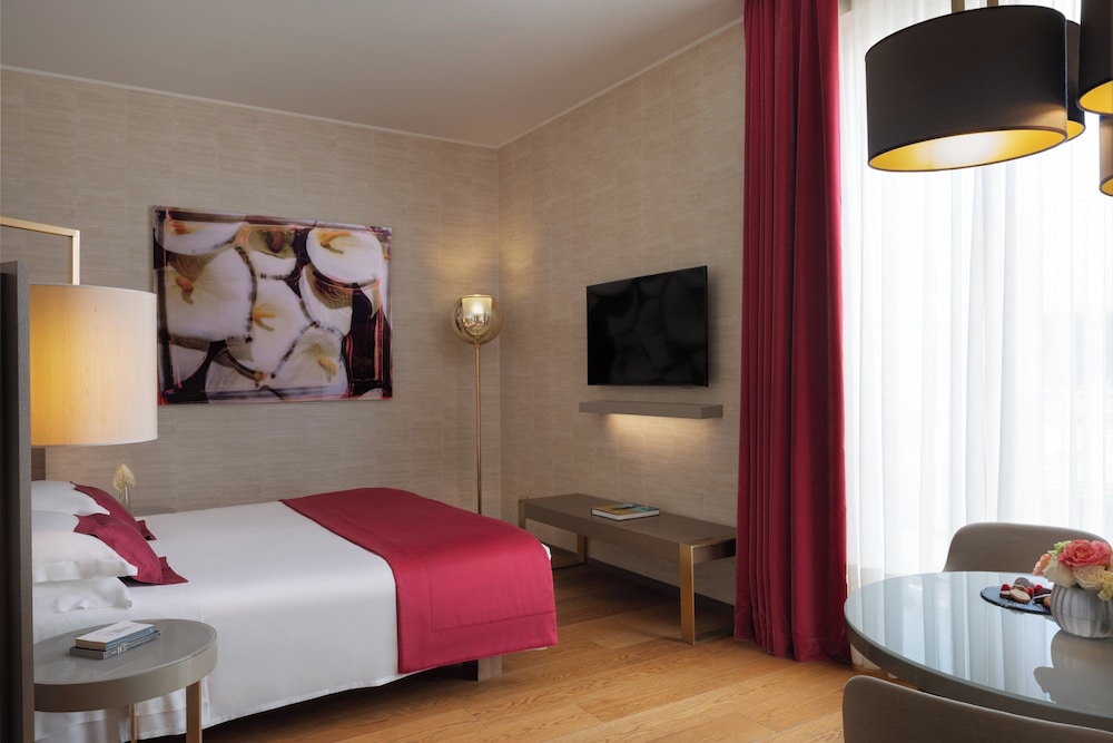 Rosa Grand Milano - Starhotels Collezione — Hotel rooms in Milan, Lombardy