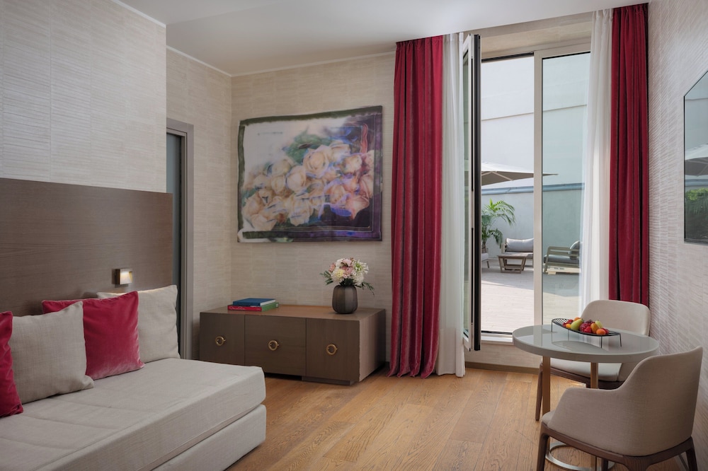 Rosa Grand Milano - Starhotels Collezione — Hotel rooms in Milan, Lombardy