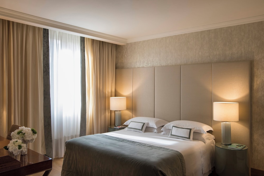 Rosa Grand Milano - Starhotels Collezione — Hotel rooms in Milan, Lombardy