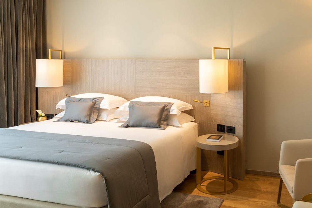 Rosa Grand Milano - Starhotels Collezione — Hotel rooms in Milan, Lombardy