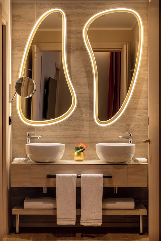 Rosa Grand Milano - Starhotels Collezione — Hotel rooms in Milan, Lombardy